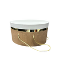 Scatola colomba con lacci, fondo avana coperchio colori pastello.